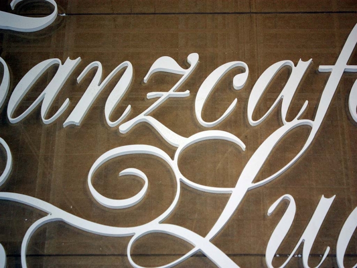 Hartschaum-Buchstaben, hergestellt von Schickerei Werbetechnik